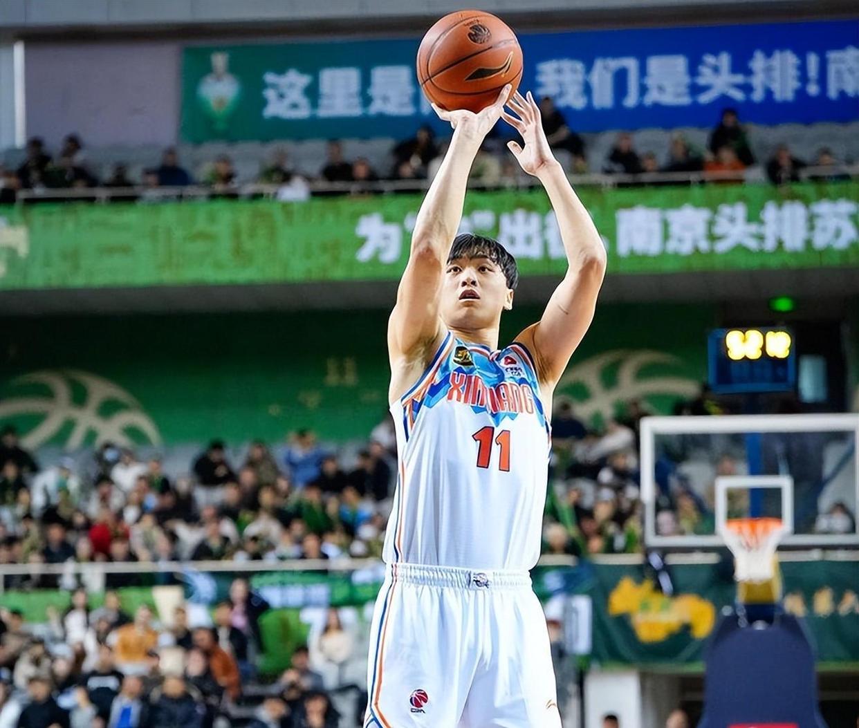 赛地聚焦：CBA季后赛窗口期热度飙升，达拉斯独行侠扳平良机，更衣室稳定，心理建设被强调-九游体育